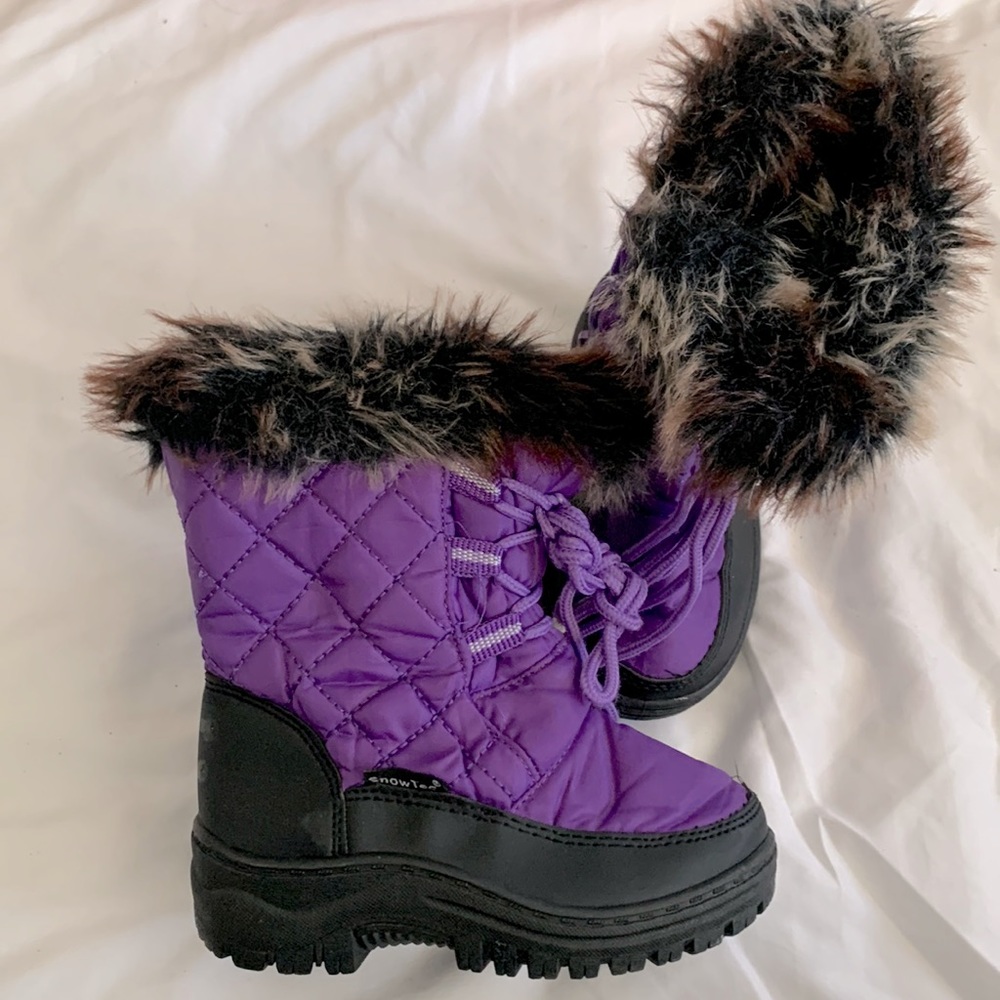 Fur-cuffed and fleece lined snow boots